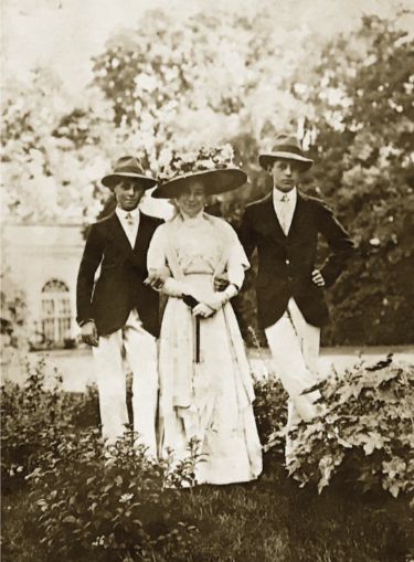 Helena Potocka and sons, Antoniny