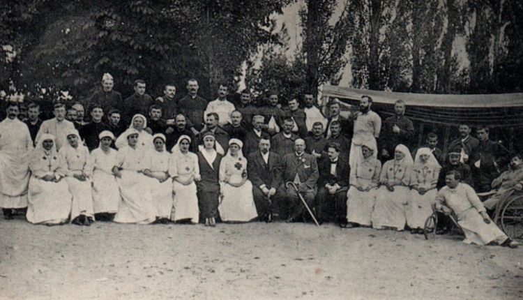 Le Perray, WWI auxiliary hospital & staff